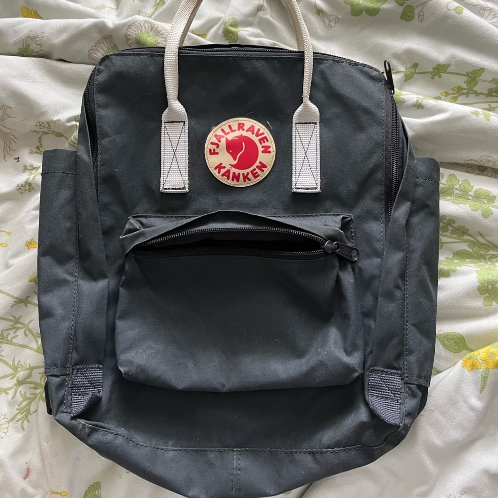 Graphite color Fjallraven Kanken backpack